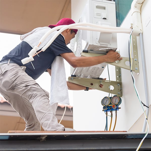 la instalación de aire acondicionado requiere un mantenimiento regular, incluyendo limpieza de filtros y comprobación de fugas de refrigerante